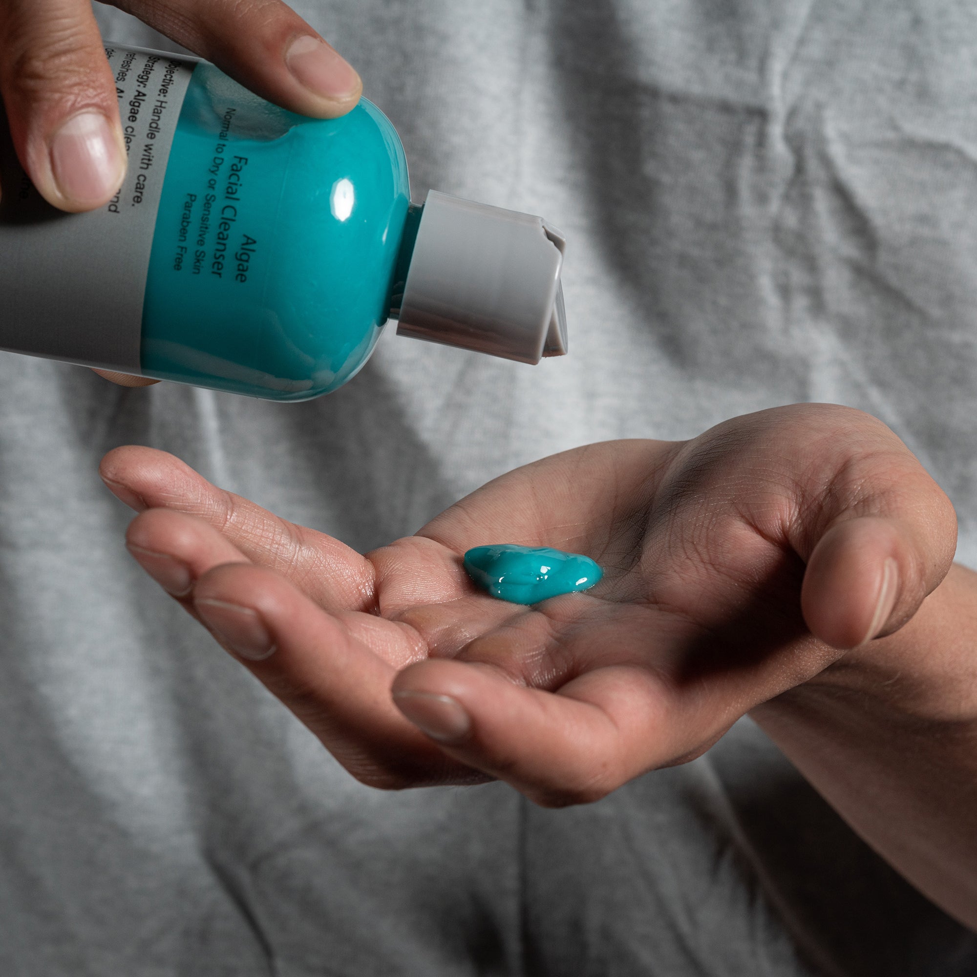
                  
                    NETTOYANT VISAGE AUX ALGUES
                  
                