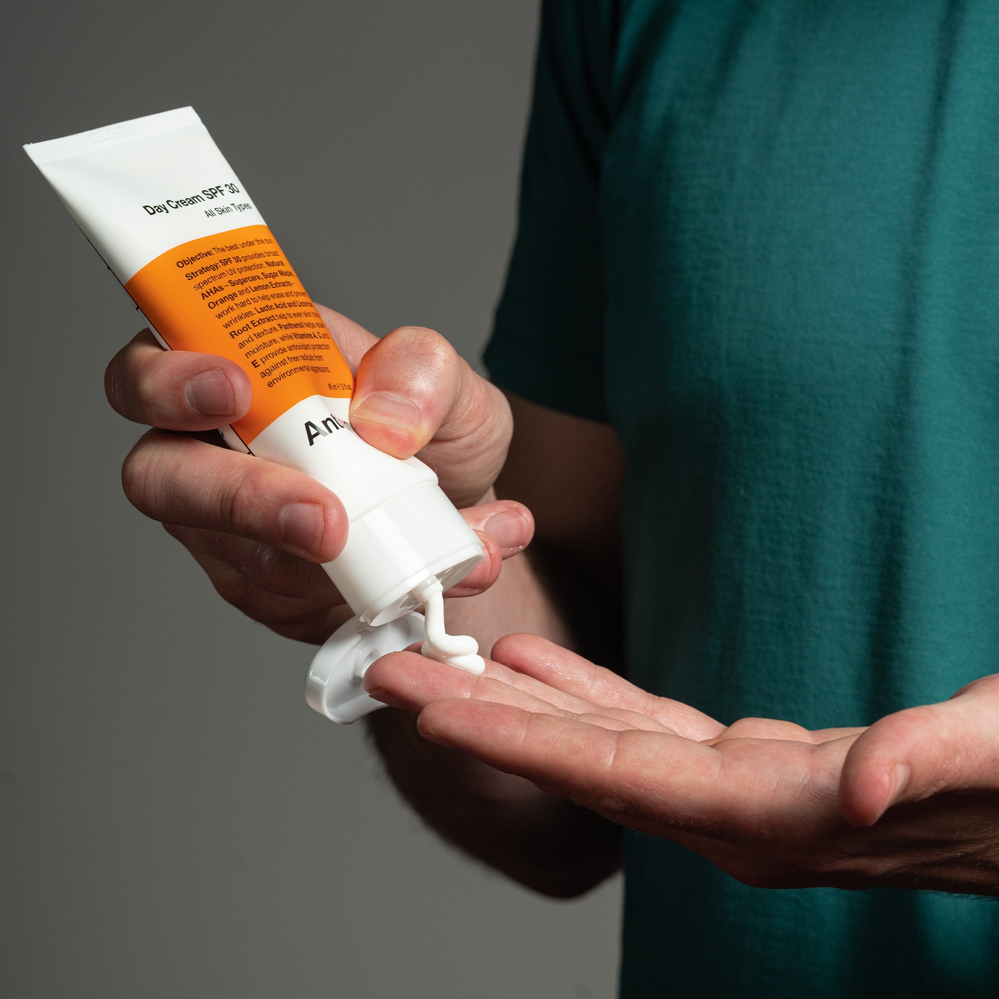 
                  
                    Crème de jour SPF 30 (UE et MX uniquement)3 fl oz / 90 ml
                  
                